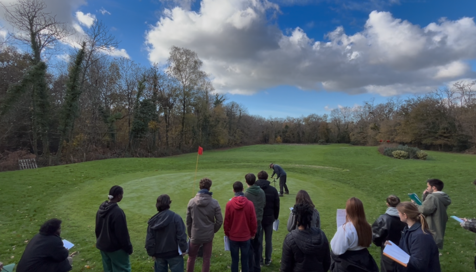 Les étudiants découvrent les coulisses d’un golf
